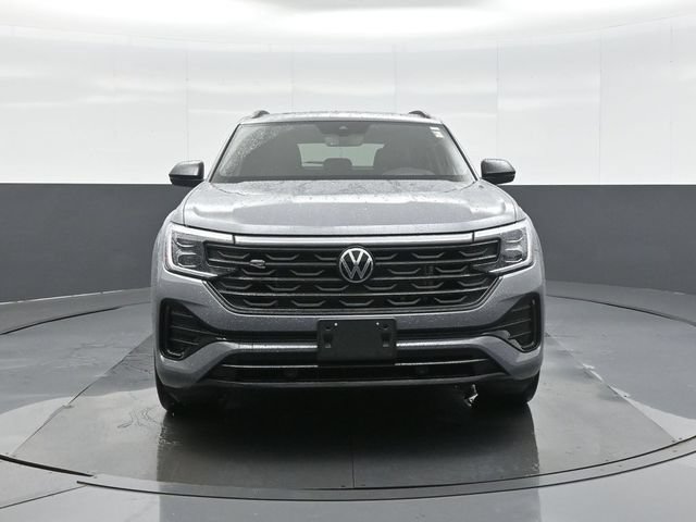 Used 2026 Volkswagen Atlas Cross Sport SEL R-Line AWD/4WD image 2