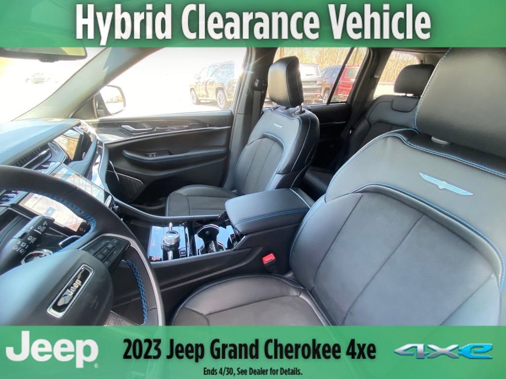 New 2023 Jeep Grand Cherokee Trailhawk w/ Advanced Protech Group II image 39