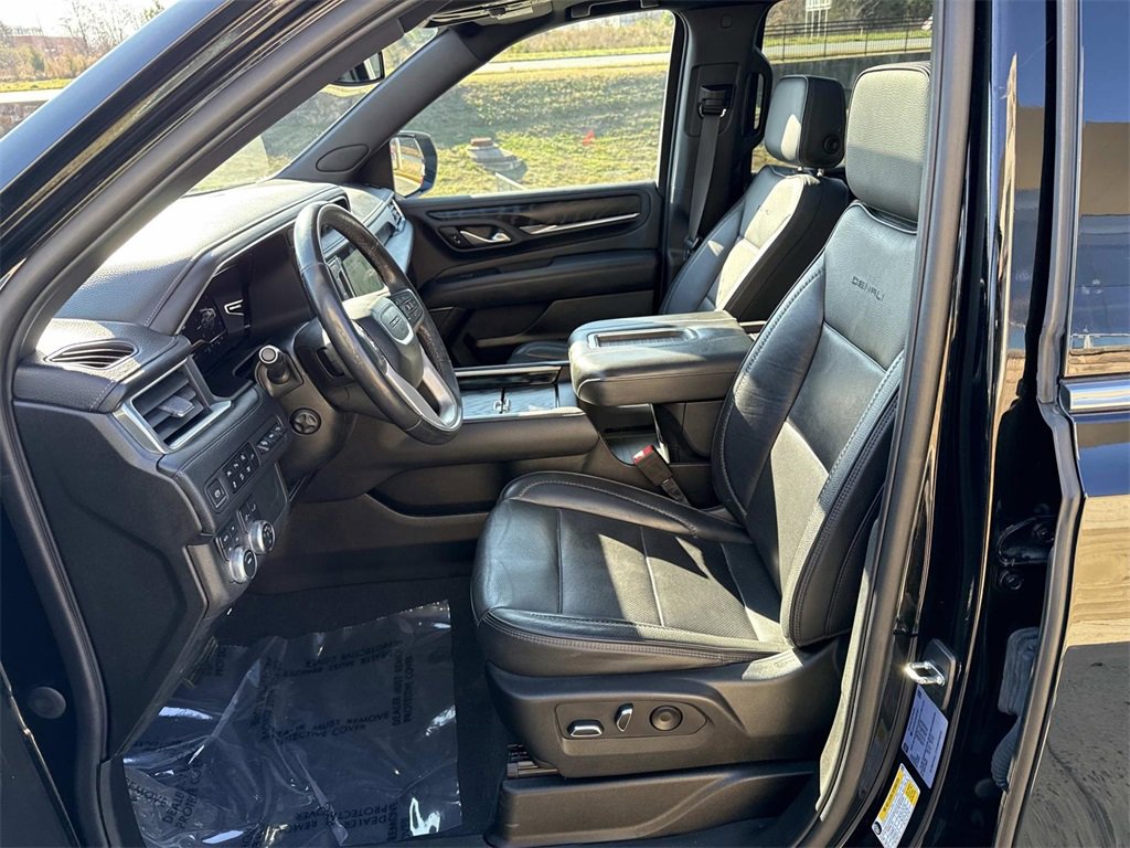 Used 2022 GMC Yukon XL Denali image 16