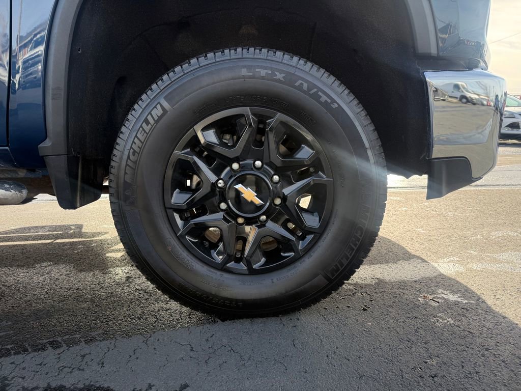 Used 2021 Chevrolet Silverado 2500 LT w/ Convenience Package image 16