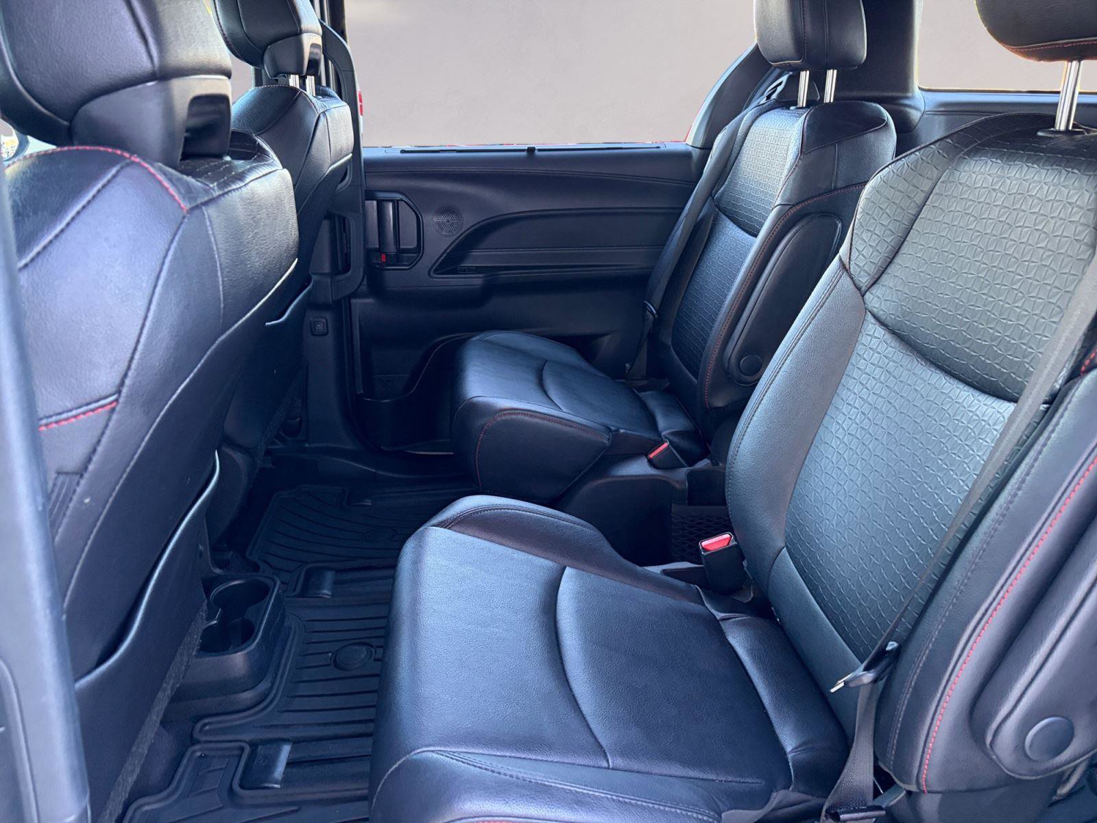 Used 2025 Toyota Sienna XSE w/ XSE Plus Package image 13