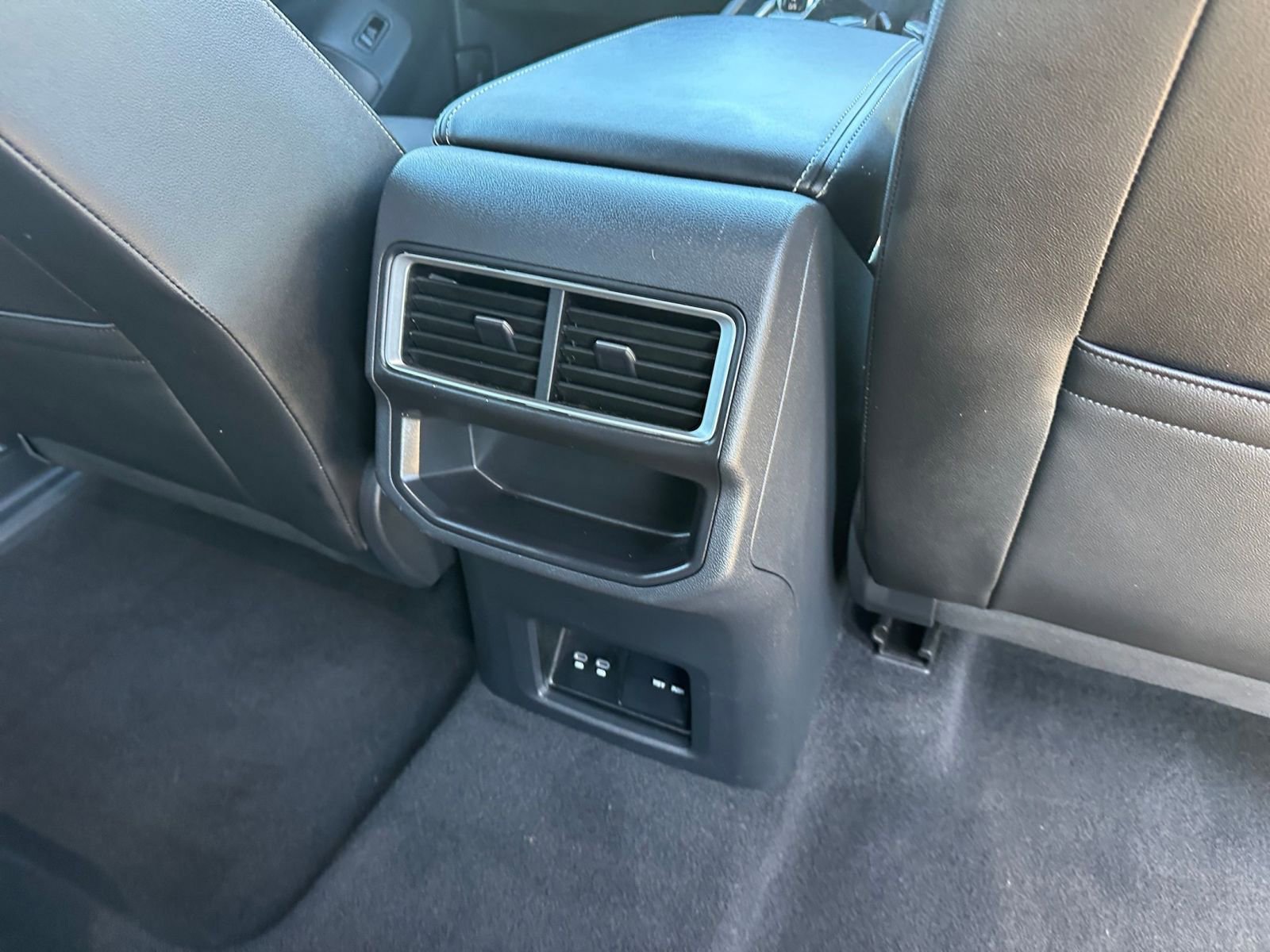 Used 2025 Volkswagen Atlas Cross Sport SE image 24