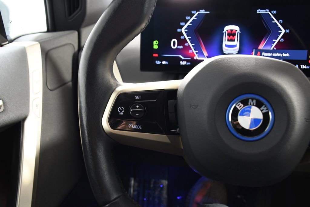 Used 2023 BMW iX xDrive50 w/ Sport Package AWD/4WD image 28
