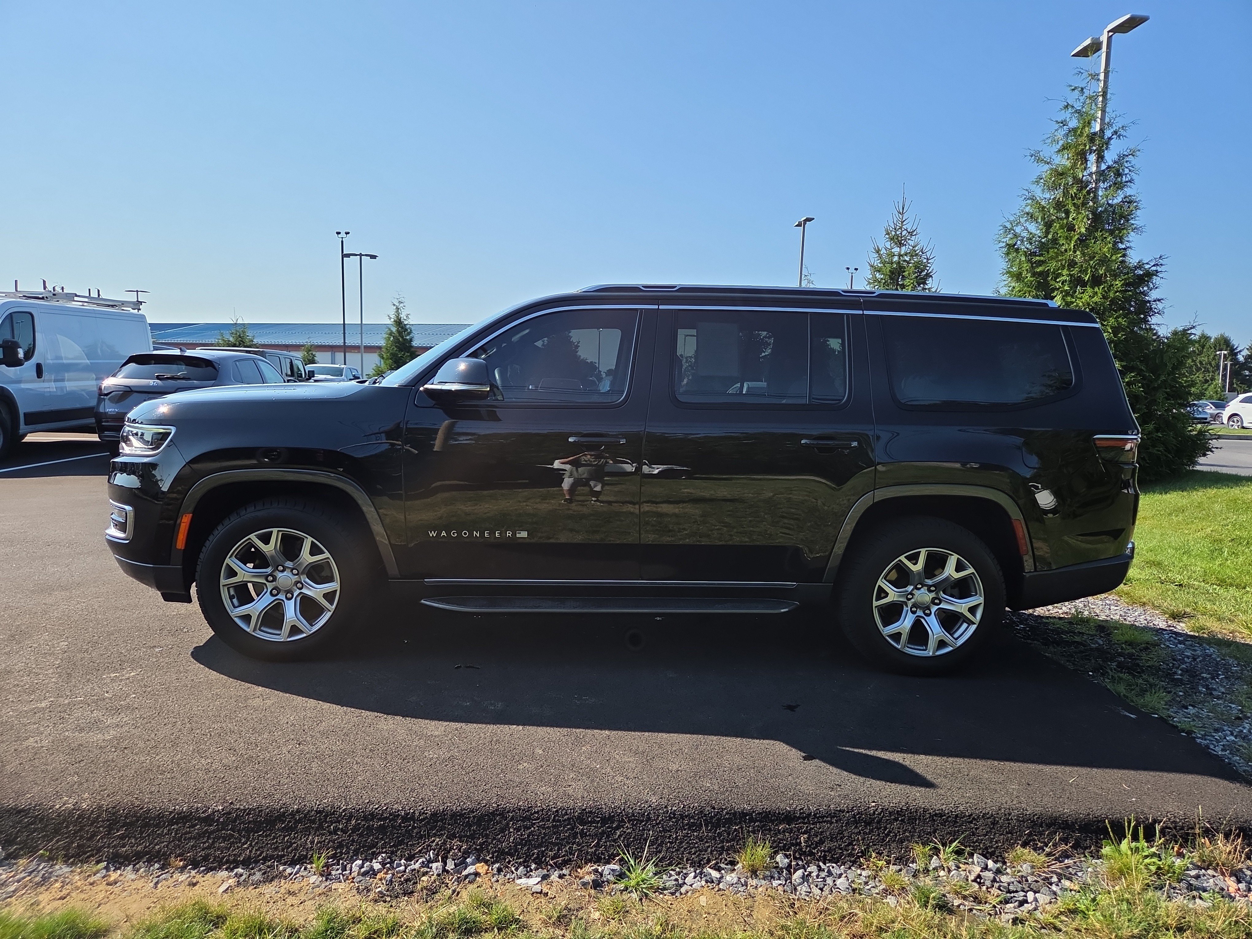 Used 2022 Jeep Wagoneer Series II AWD/4WD image 2