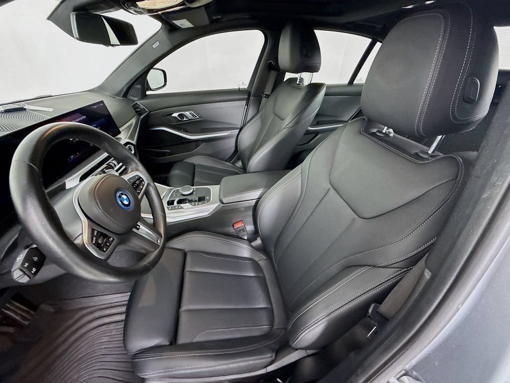 Used 2023 BMW 330e xDrive w/ M Sport Package AWD/4WD image 5