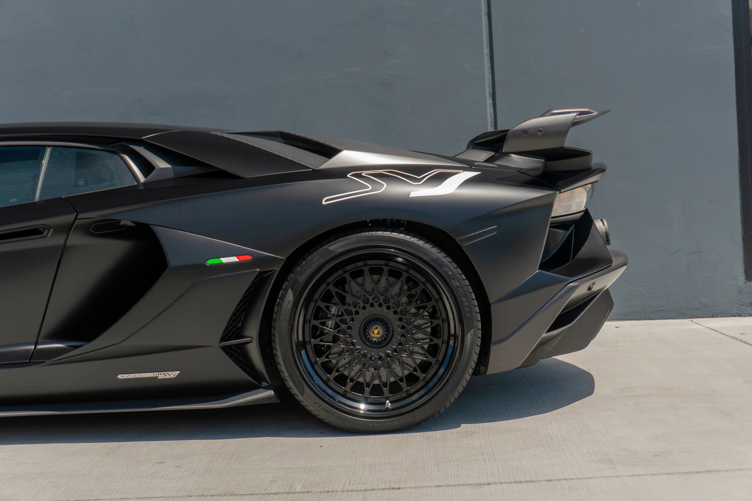 Used 2019 Lamborghini Aventador SVJ AWD/4WD image 21