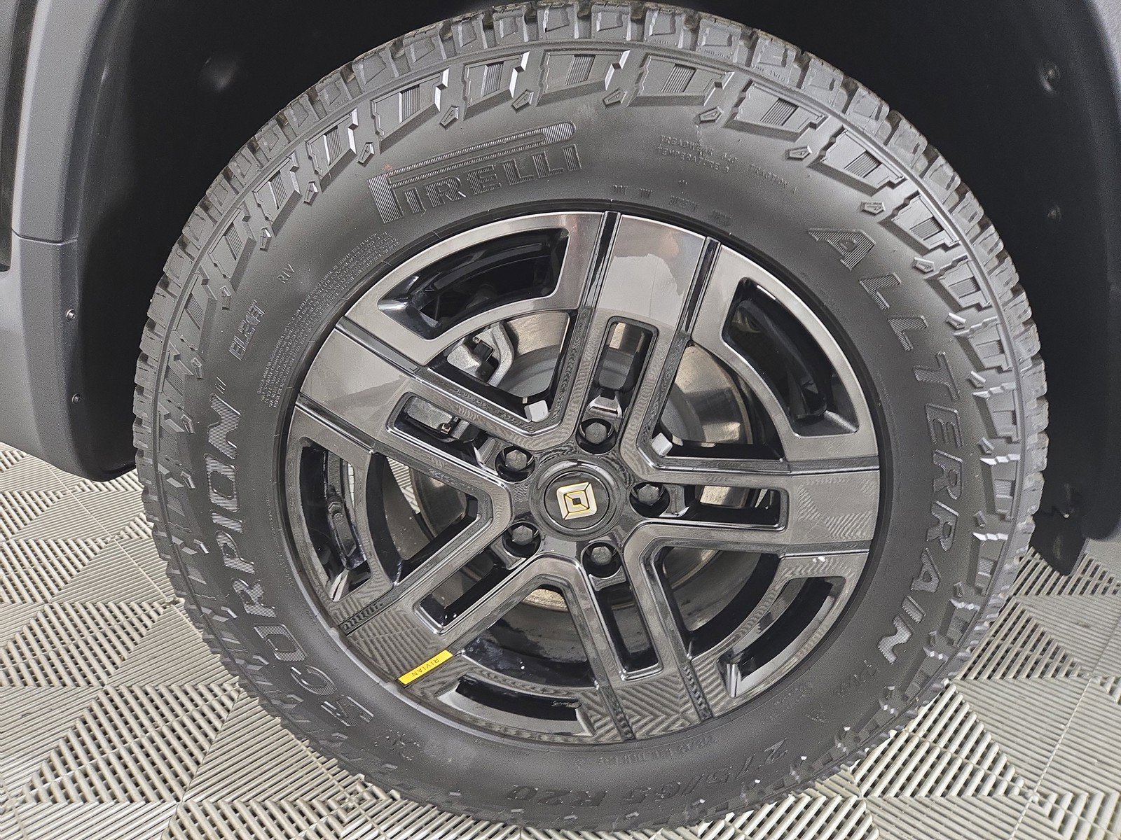 Used 2024 Rivian R1T Adventure image 12