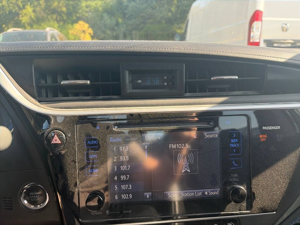 Used 2017 Toyota Corolla SE w/ SE Premium Package FWD image 20