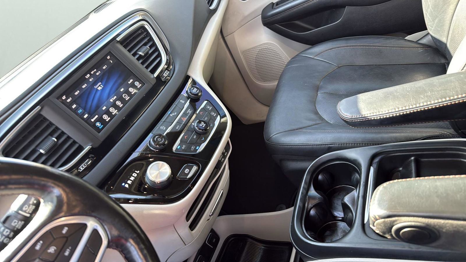 Used 2020 Chrysler Pacifica Touring-L image 21