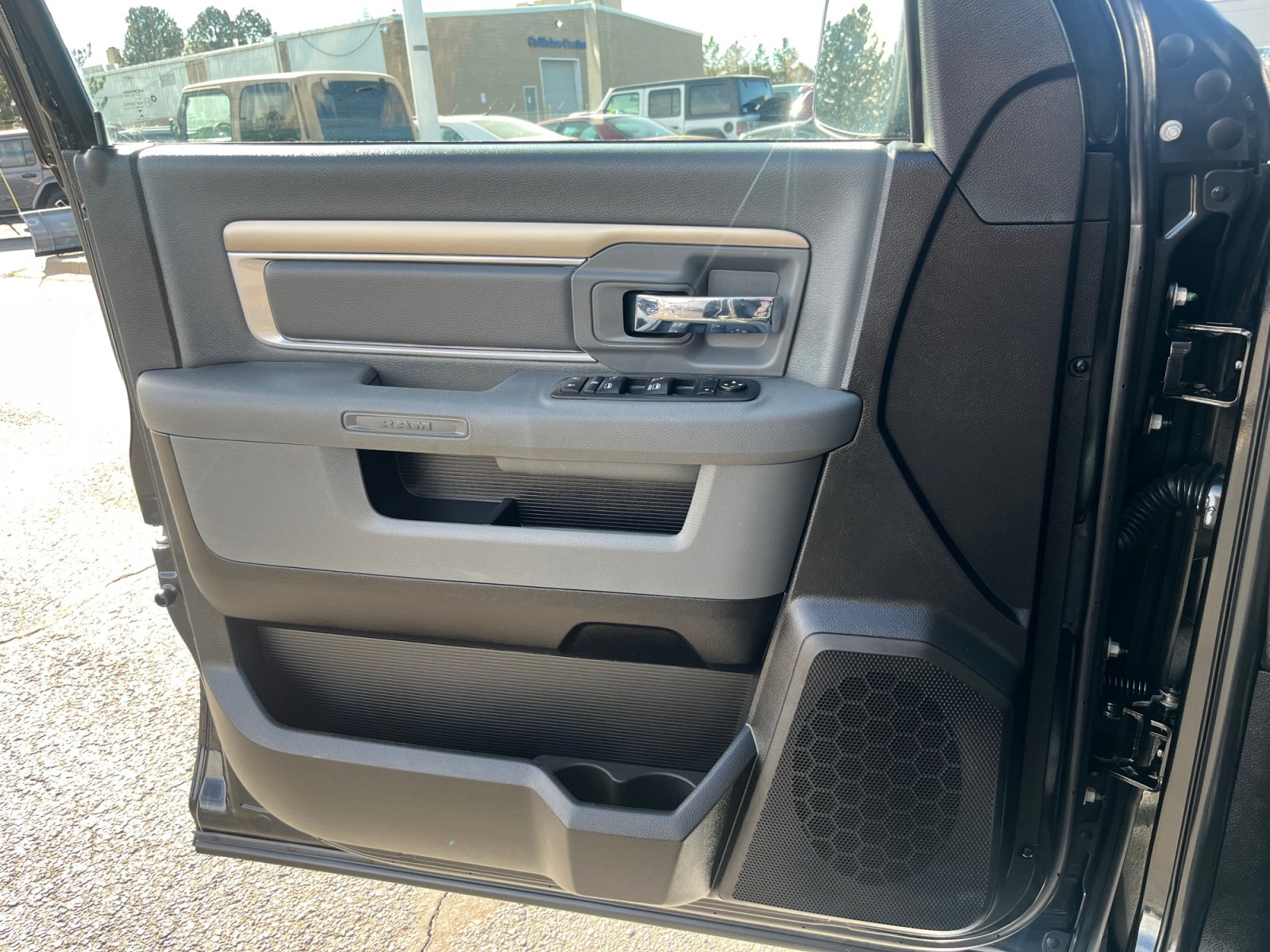 Used 2016 RAM 1500 Classic SLT image 13