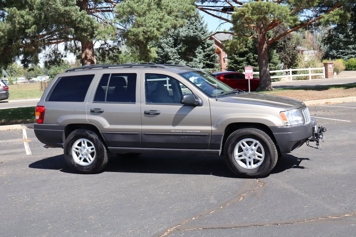 Used 2004 Jeep Grand Cherokee Laredo w/ Convenience Group AWD/4WD image 2