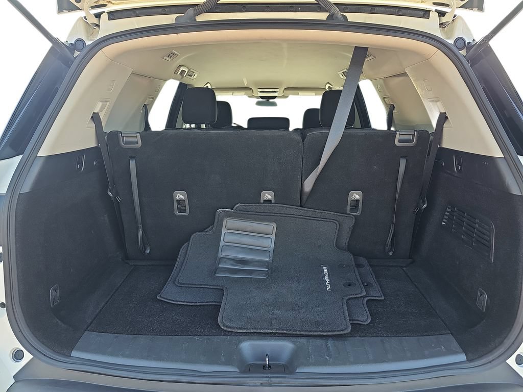 Used 2024 Nissan Pathfinder SV FWD image 28