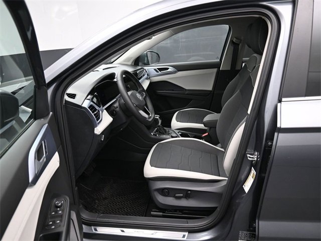 New 2026 Volkswagen Taos SE image 9