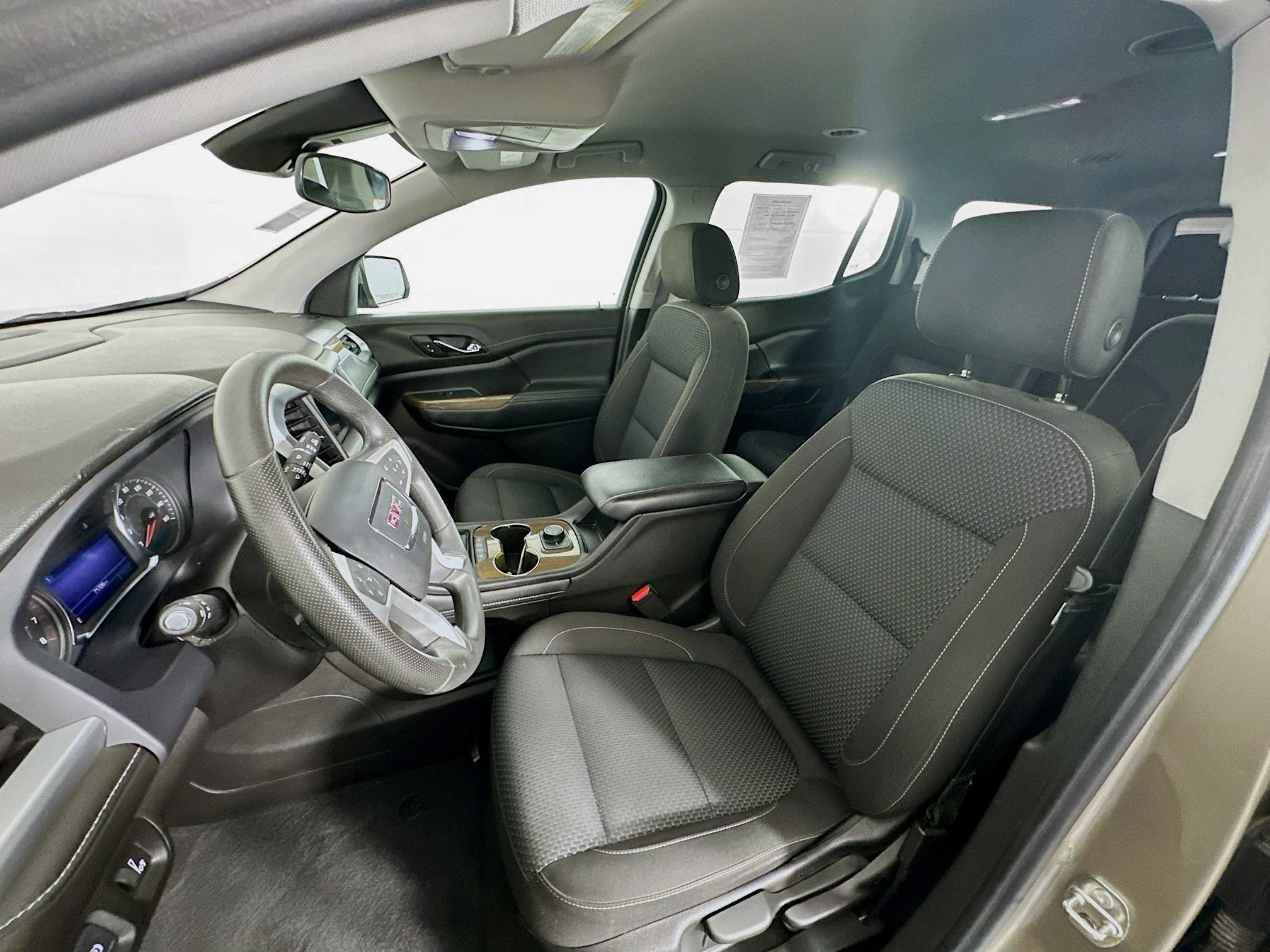 Used 2023 GMC Acadia SLE image 13