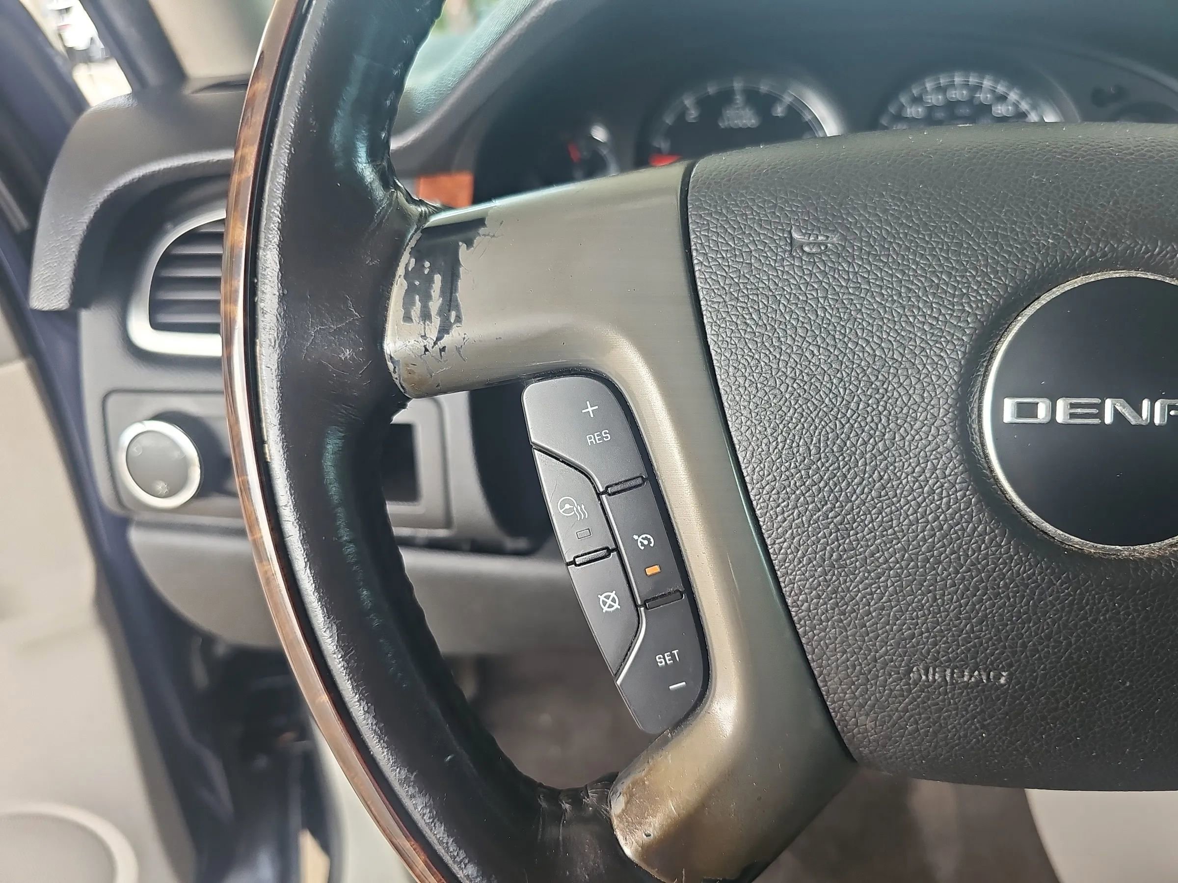 Used 2013 GMC Yukon Denali image 28