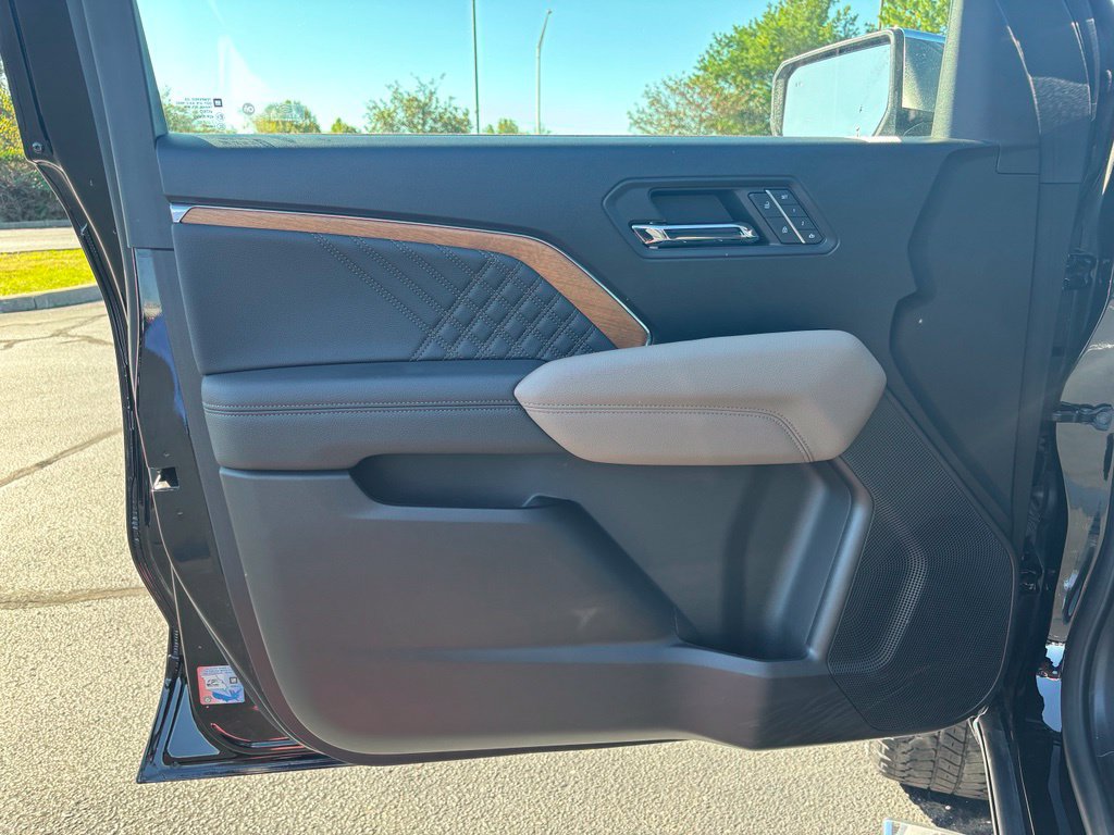 Used 2024 GMC Canyon Denali AWD/4WD image 11