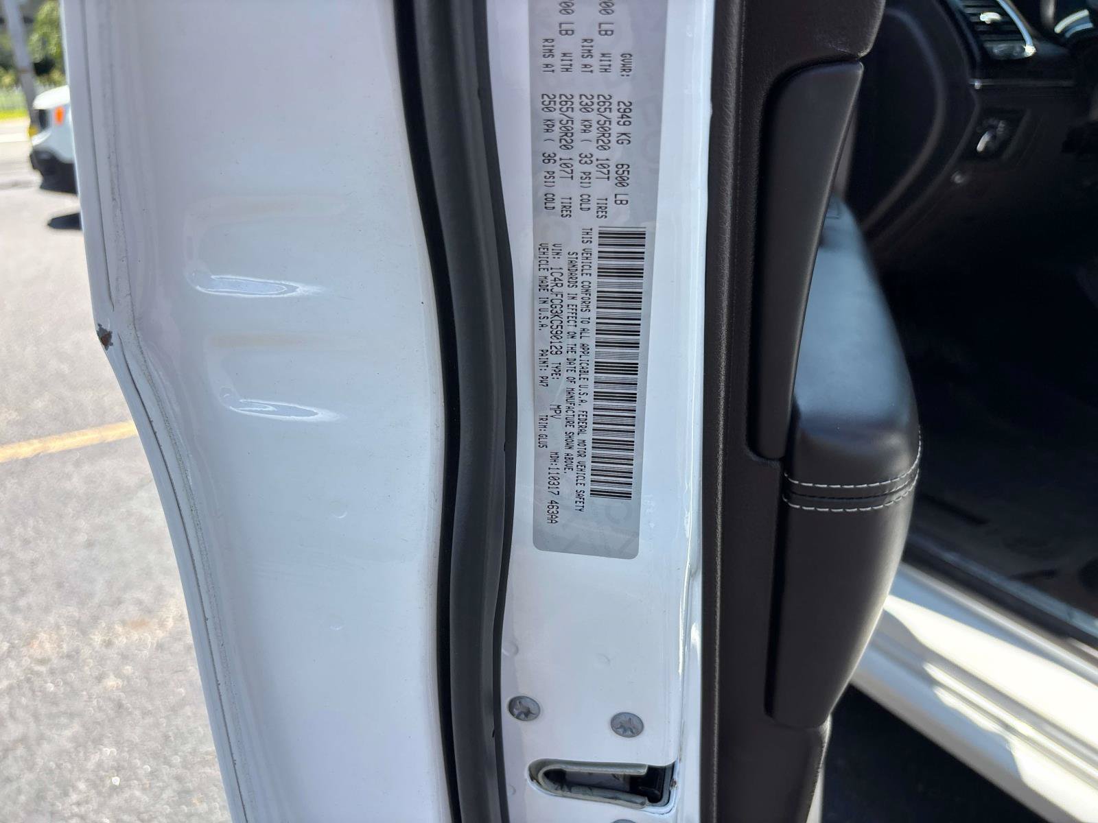 Used 2019 Jeep Grand Cherokee Overland AWD/4WD image 32