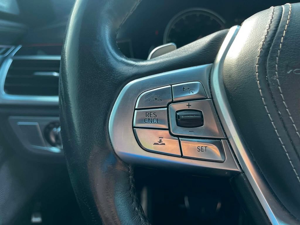 Used 2018 BMW 750i xDrive AWD/4WD image 21