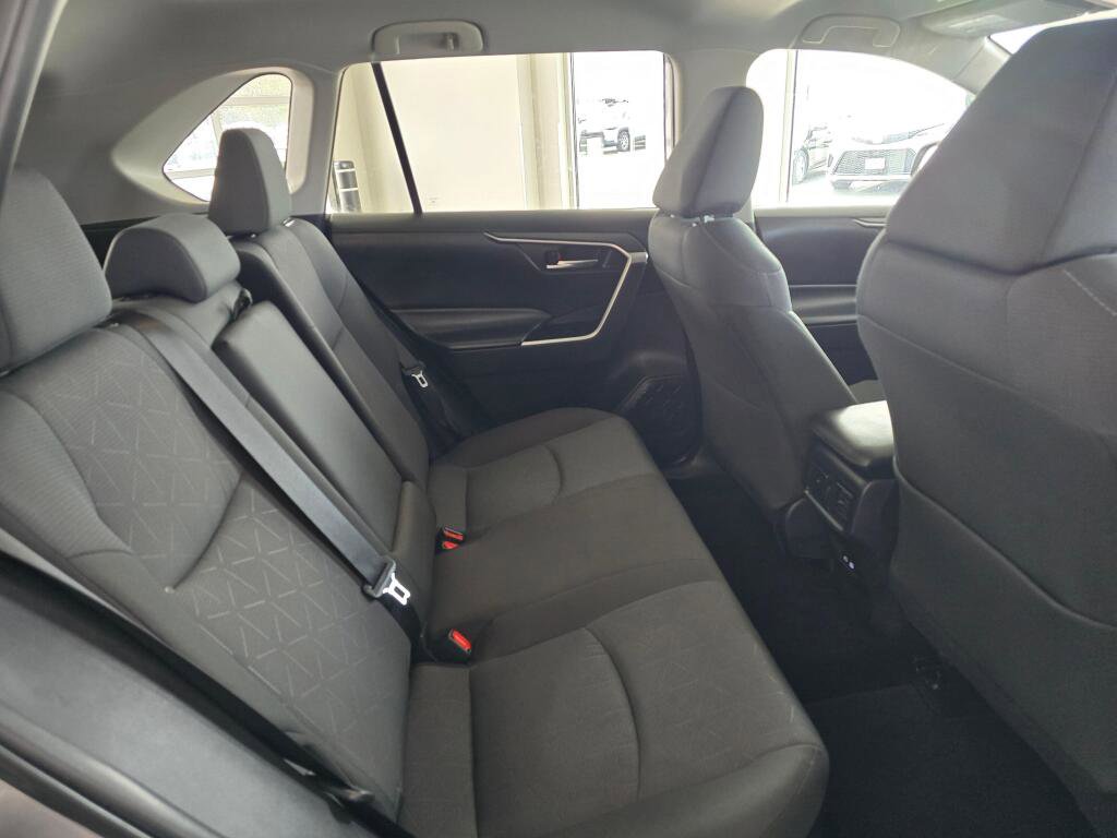 Used 2025 Toyota RAV4 XLE image 41