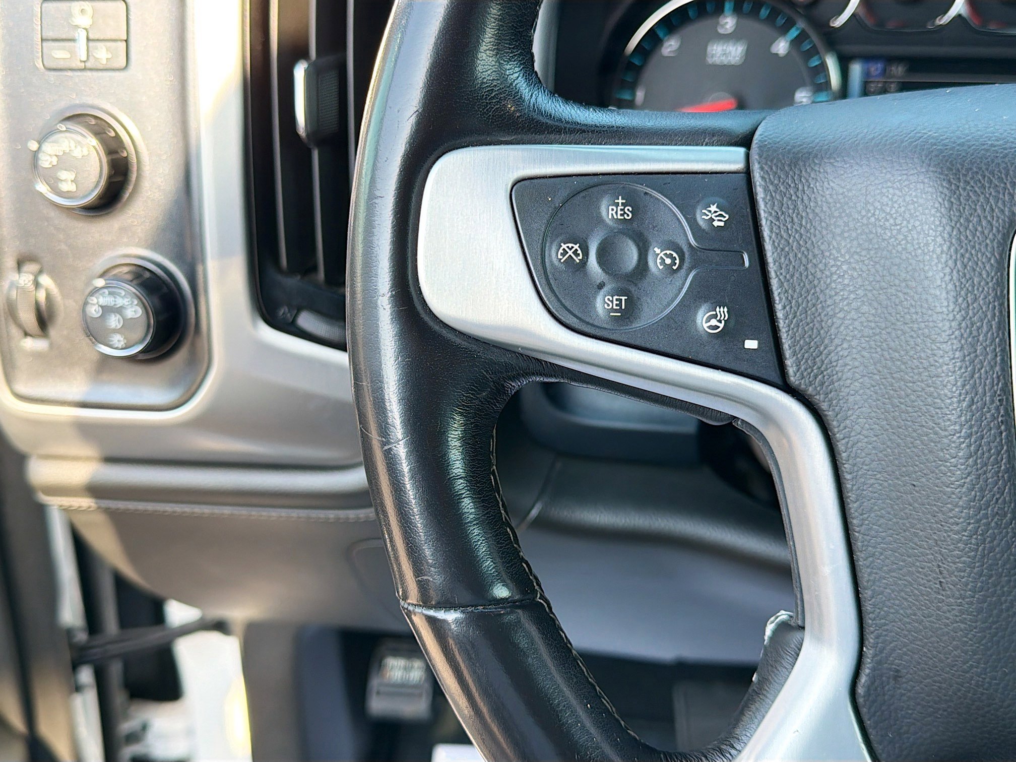 Used 2018 GMC Sierra 1500 SLT image 35