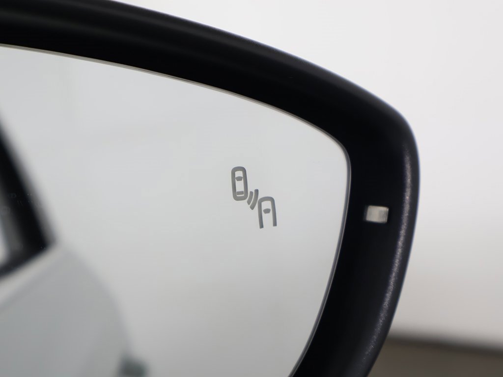 Used 2018 Volkswagen Passat 2.0T SE image 39