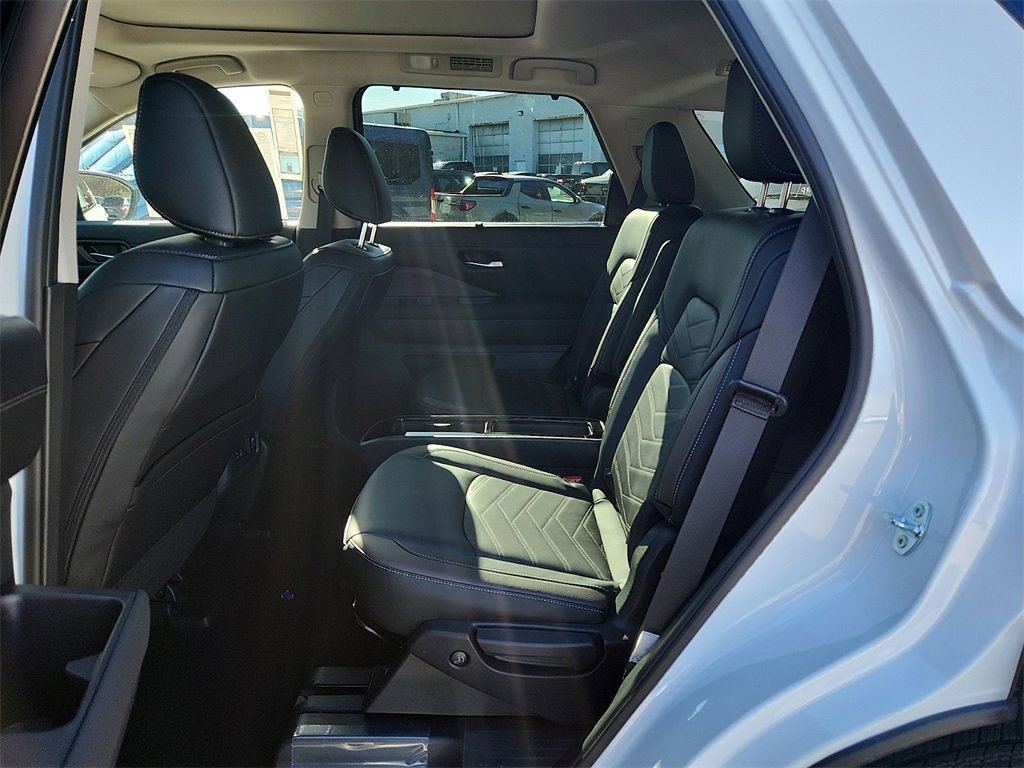 New 2025 Nissan Pathfinder Platinum image 5
