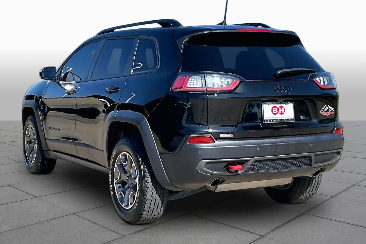 Used 2023 Jeep Cherokee Trailhawk w/ Premium Leather Package AWD/4WD image 12
