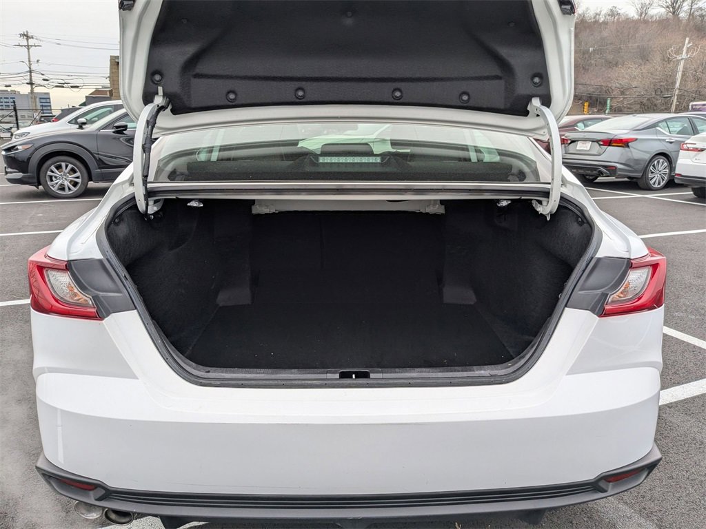 Used 2025 Toyota Camry SE image 32