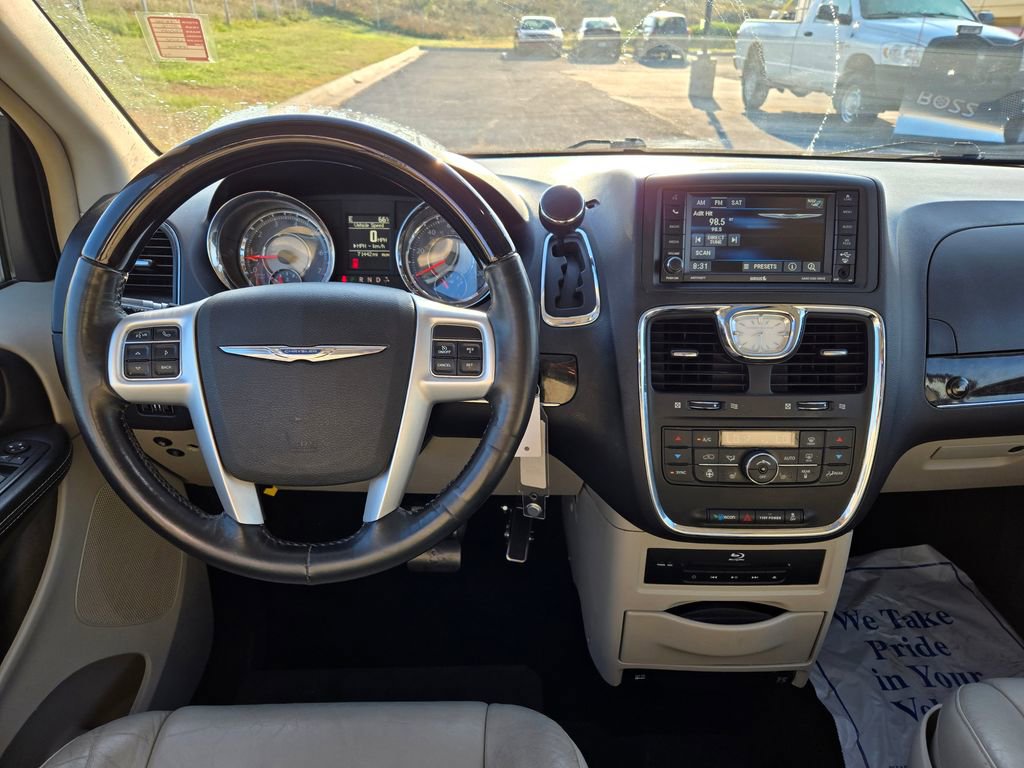 Used 2016 Chrysler Town & Country Limited Platinum image 16