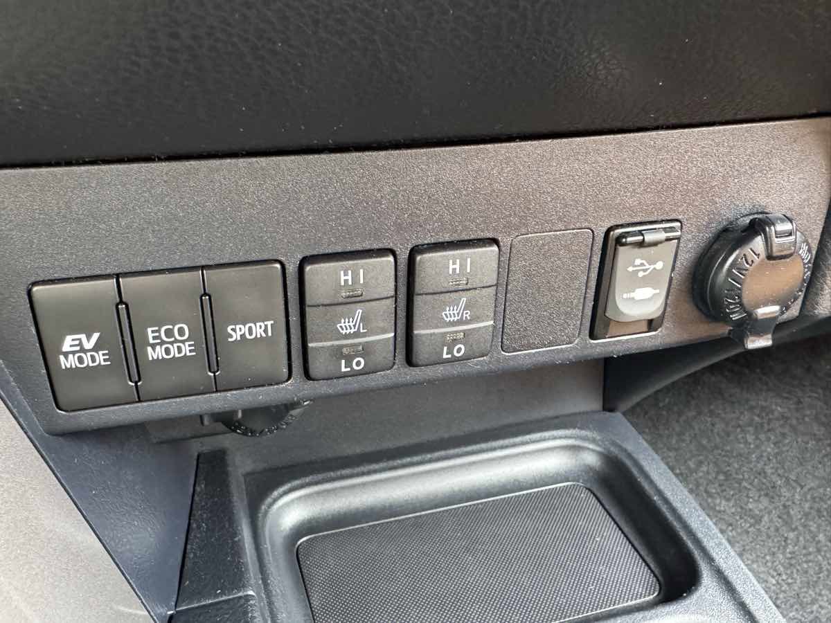 Used 2017 Toyota RAV4 Limited w/ Advanced Technology Package AWD/4WD image 33