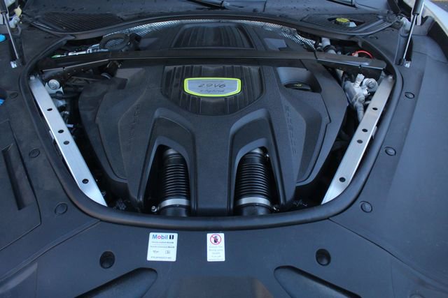 Used 2018 Porsche Panamera 4 image 16