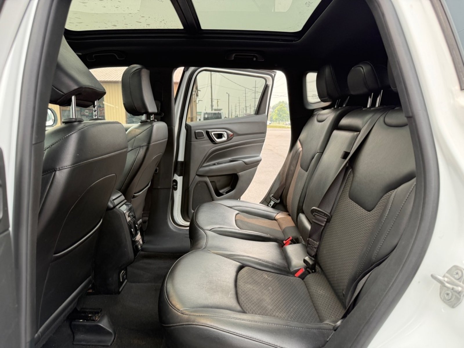 Used 2022 Jeep Compass Latitude w/ Sun and Sound Group AWD/4WD image 29