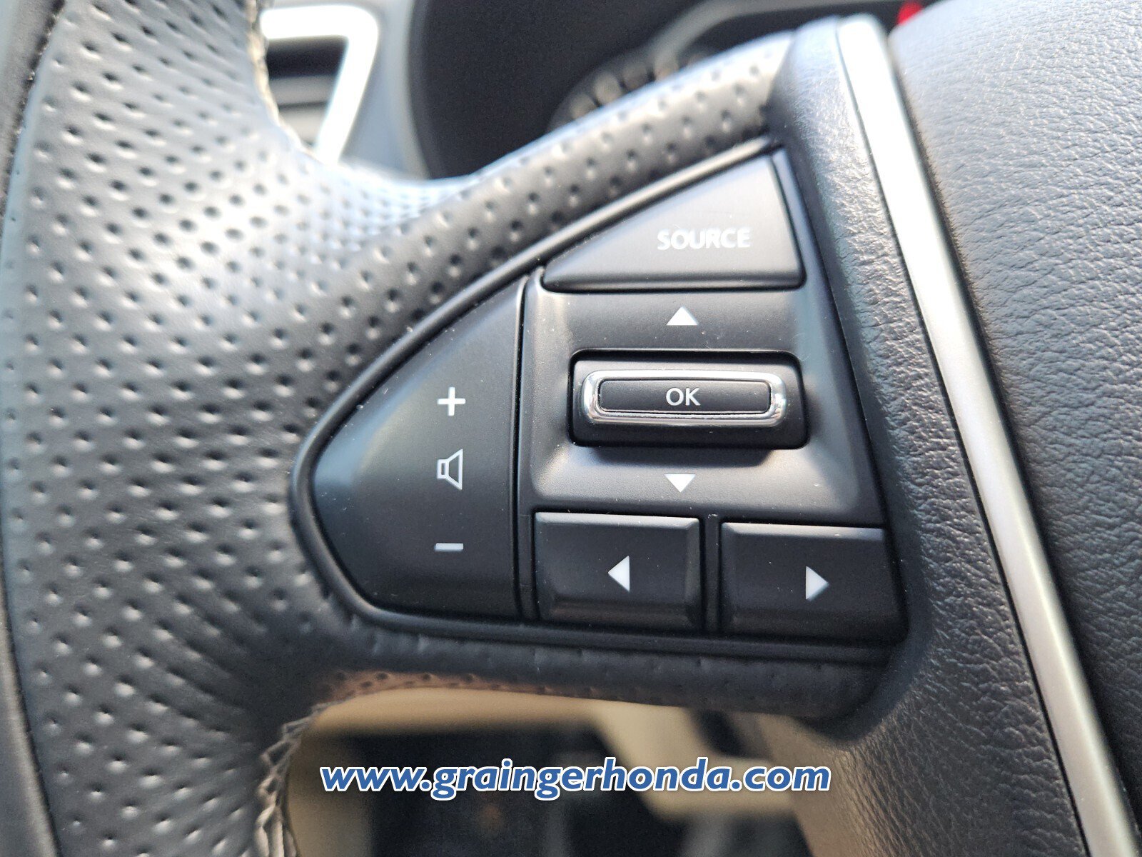 Used 2023 Nissan Maxima Platinum w/ Sport Mat Group FWD image 19