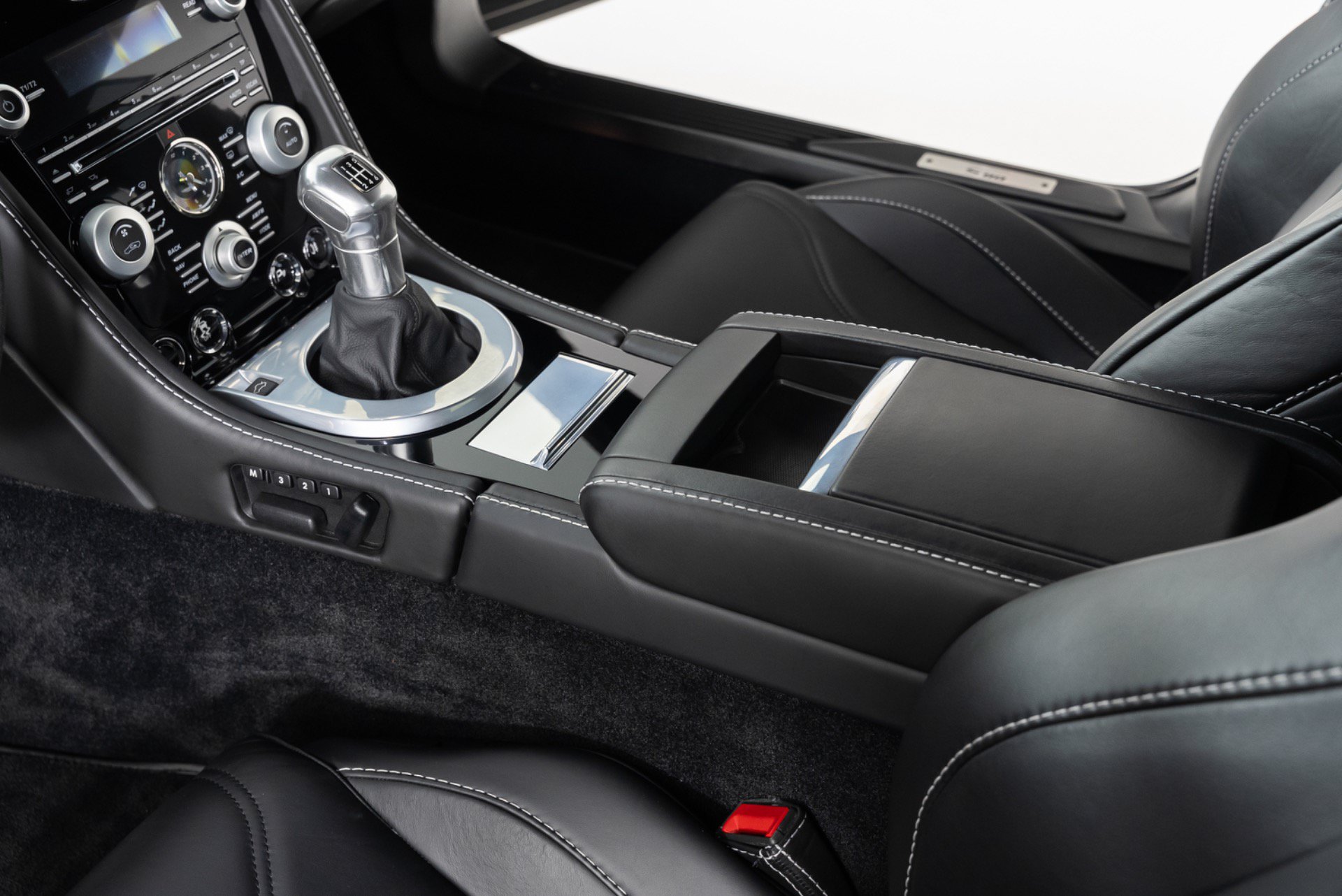 Used 2011 Aston Martin DBS Coupe RWD image 18