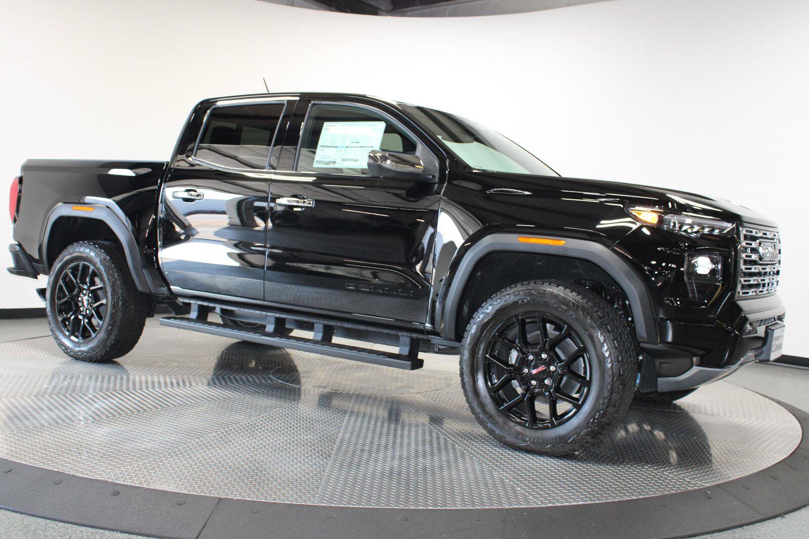 New 2026 GMC Canyon Denali w/ LPO, Denali Black Edition AWD/4WD image 9
