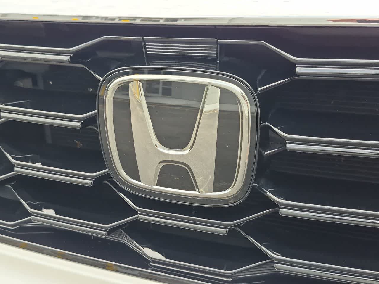 Used 2025 Honda Pilot Touring image 12