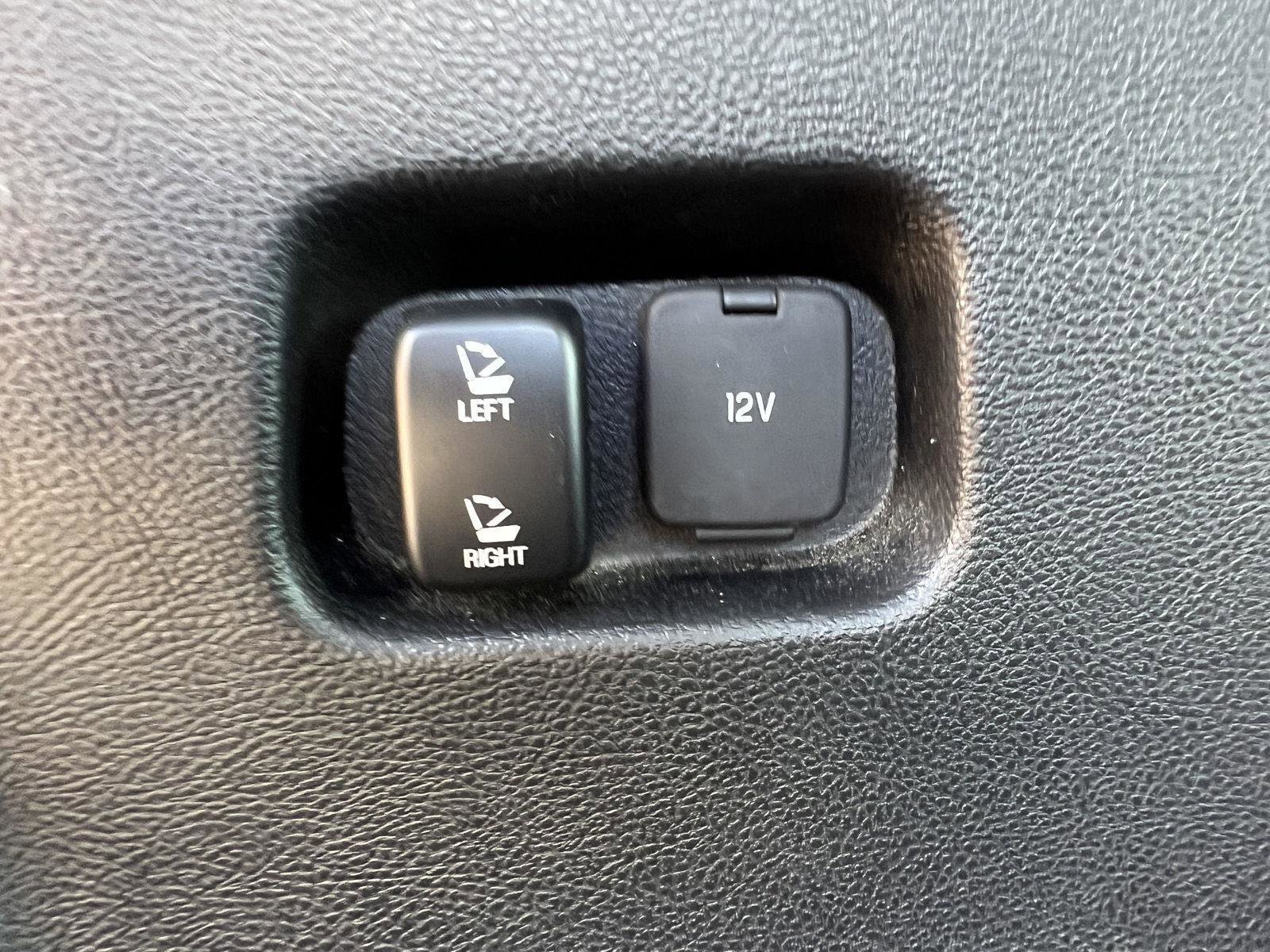 Used 2023 Ford Edge SEL image 41