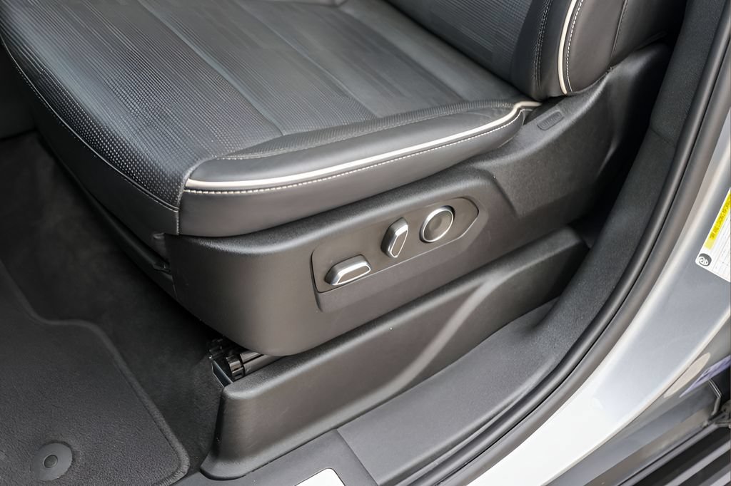 Certified 2024 Cadillac Escalade Premium Luxury w/ Performance Package AWD/4WD image 8