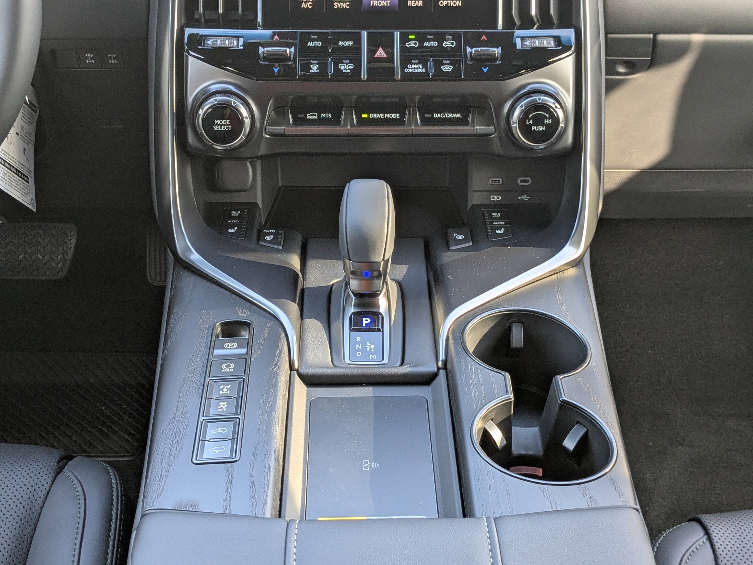 New 2025 Lexus LX 700h Overtrail image 18