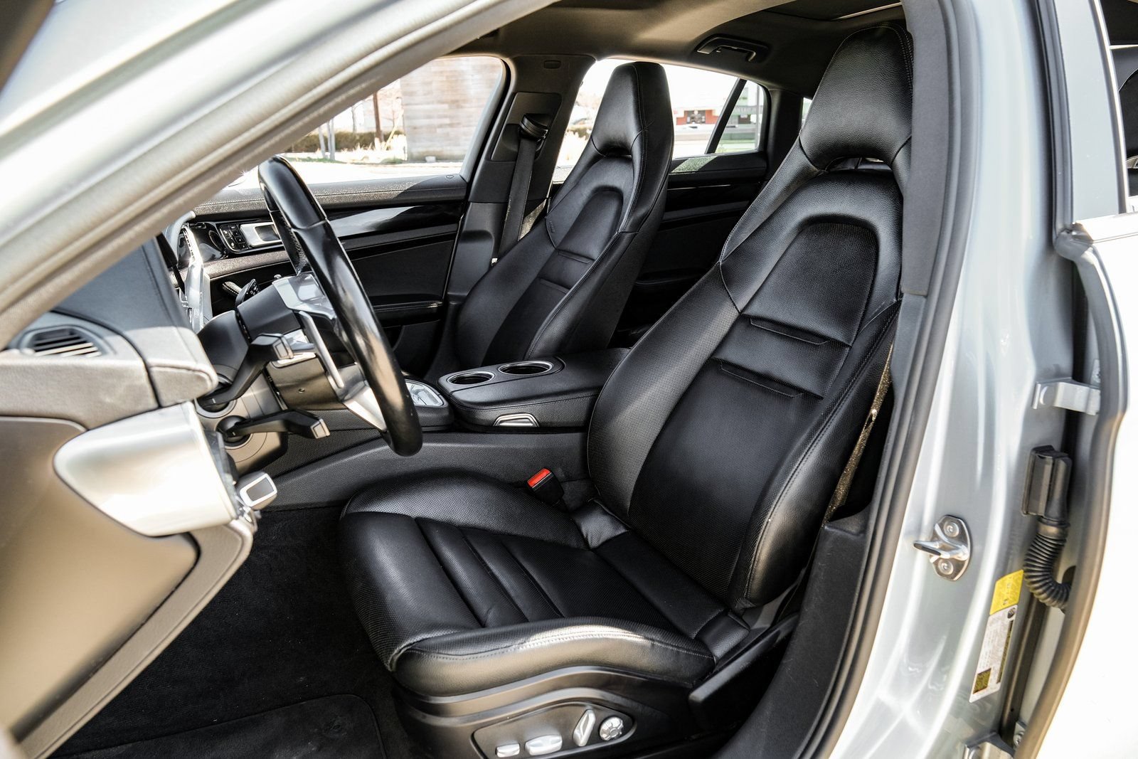 Used 2018 Porsche Panamera 4 AWD/4WD image 25