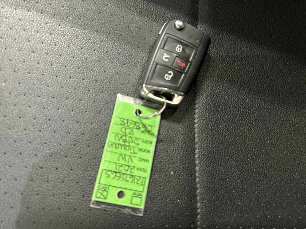 Used 2021 Volkswagen Tiguan SE w/ Panoramic Sunroof Package AWD/4WD image 12
