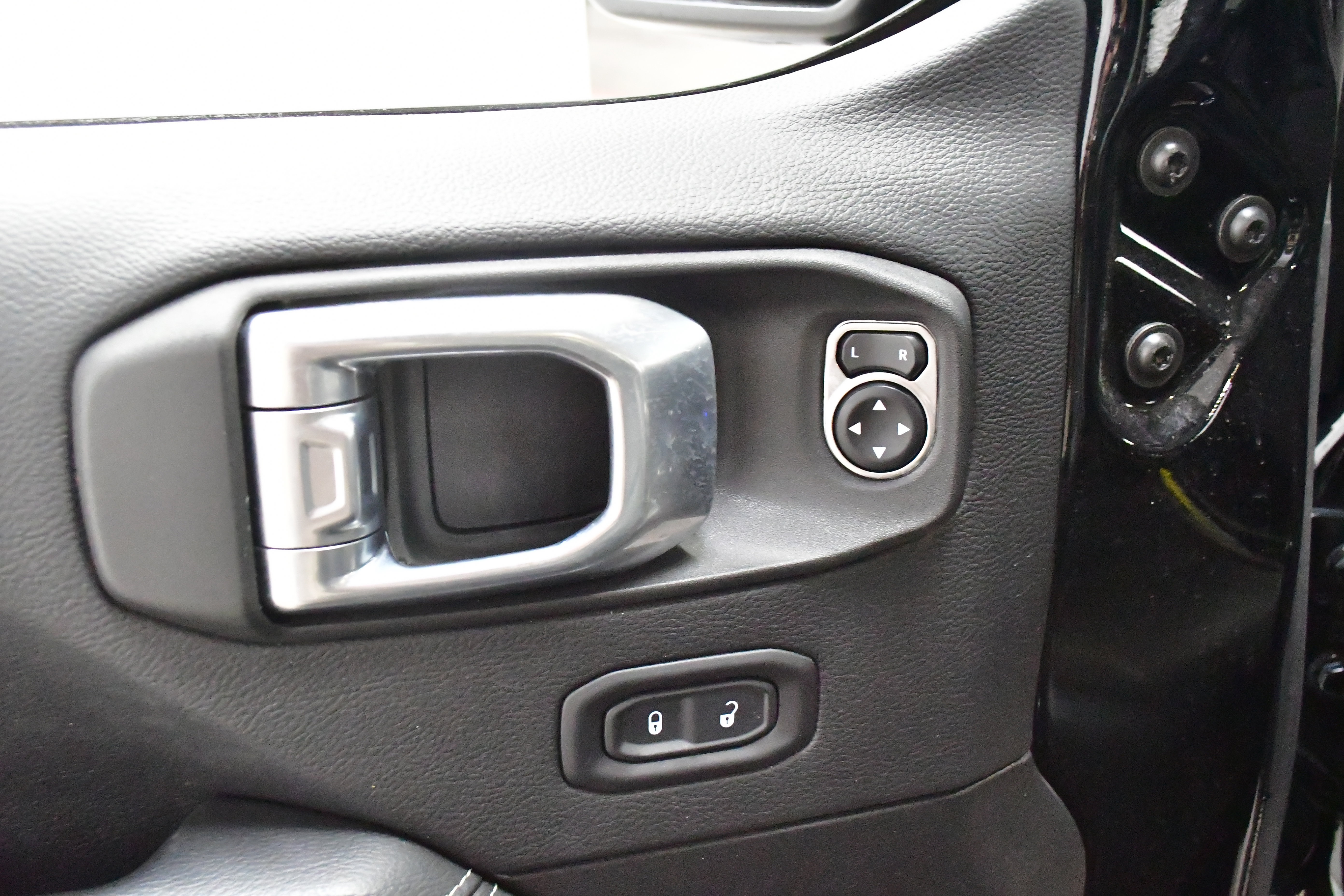 Used 2022 Jeep Wrangler Unlimited Sahara image 25