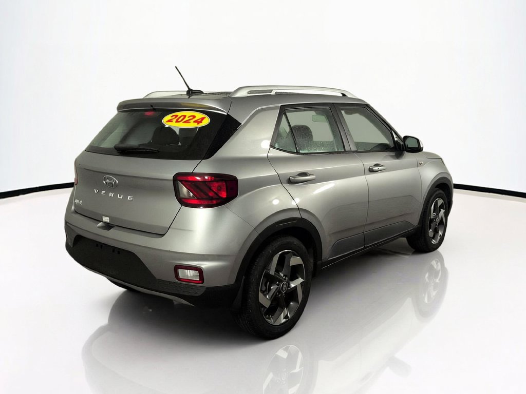 Used 2024 Hyundai Venue SEL FWD image 6
