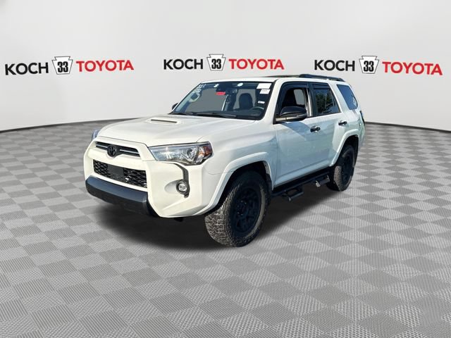 Certified 2021 Toyota 4Runner Venture w/ Moonroof Package AWD/4WD image 3