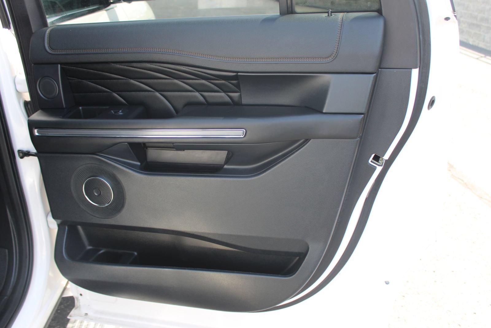 Used 2019 Ford Expedition Max Platinum AWD/4WD image 16