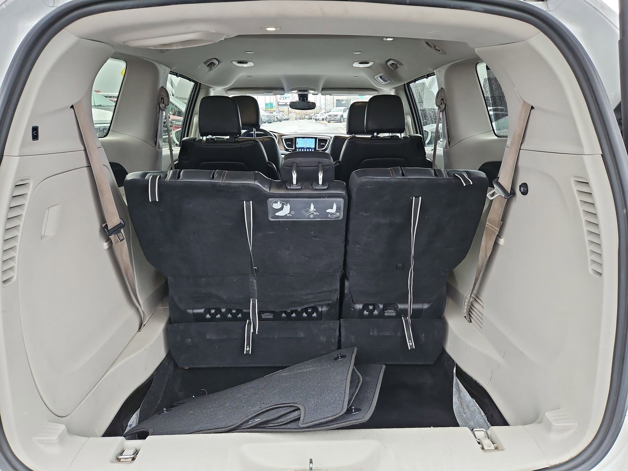 Used 2017 Chrysler Pacifica Touring-L image 31