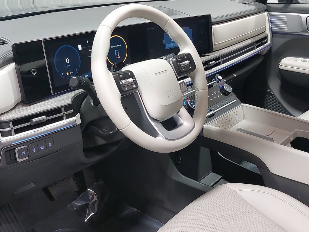Used 2025 Hyundai Santa Fe Limited image 18