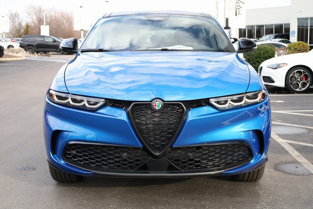 New 2025 Alfa Romeo Tonale w/ Premium Package AWD/4WD image 3