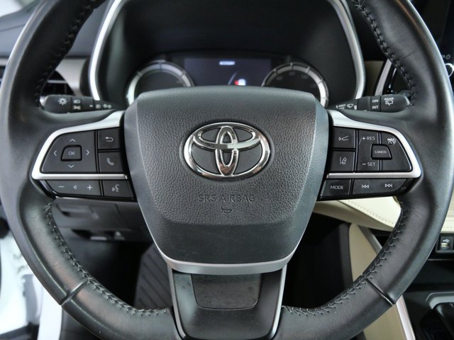 Used 2023 Toyota Highlander XLE AWD/4WD image 27