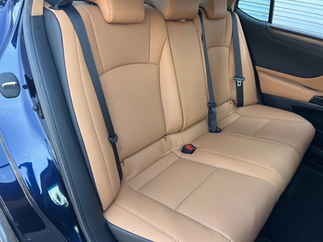 Used 2025 Lexus ES 300h w/ Premium Package image 35